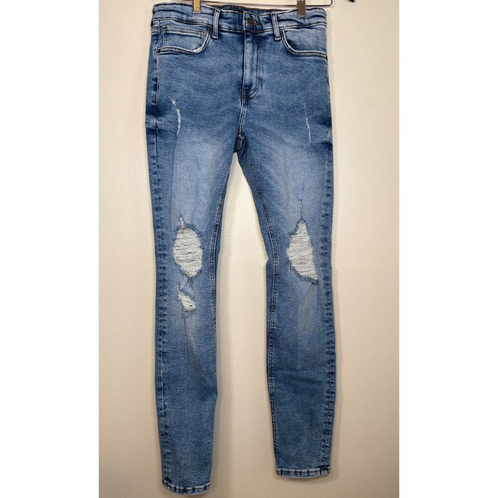 Forever 21 mens  blue ripped. distressed jeans in size 32